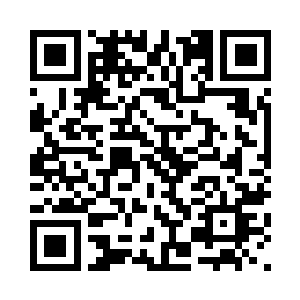 有两个人也正在详细地商讨着计划二维码生成