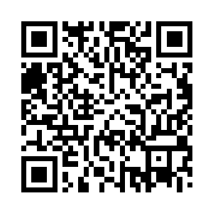 有些苍白的手被她的一双柔荑轻轻的握在手里二维码生成