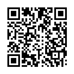 有俩大妈级的伸手拉住阿卜迪嘻嘻哈哈说族语二维码生成