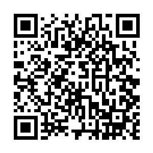 有几双眼睛通过极其隐蔽的监控偷偷的看着他的一举一动二维码生成