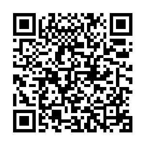 有几次看他实在可怜还会随手带点吃的东西或穿的衣服给他二维码生成