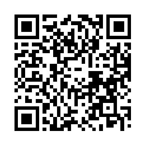 有扮成鬼神的人踩着刀梯爬到顶上口吐烟火二维码生成