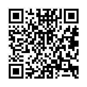 有的在调配清洁剂准备擦门口的油污二维码生成