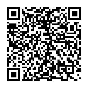 有的忍不住拿出菜篮子里面的鸡蛋青菜等就往水俞的身上狠狠砸去二维码生成