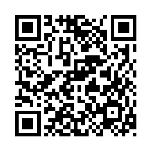 有的扛着令人无法想象的神兵站立着……二维码生成