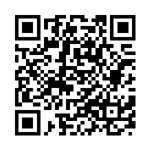 有的贵族老爷还在吃力地给自己穿盔甲二维码生成