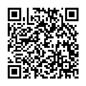 有着一柄足有十米长的巨大神剑正半插在泥土中二维码生成