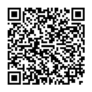 望楼里面的人也同样拼命的敲打着不知道从哪里搜罗来的铜钟大鼓二维码生成