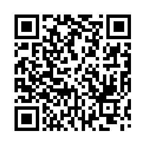 木制的门扇上只有一道半尺长线一样的裂痕二维码生成