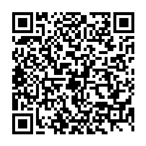 本来守在中路的另外一名中后卫加拉斯就不得不跟扑上来封堵荣光二维码生成
