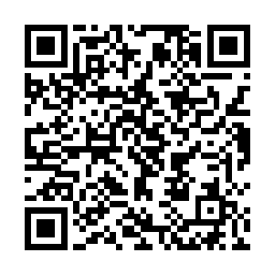 本来是直线奔向球门的梅西看到荣光射门竟然是射近角二维码生成