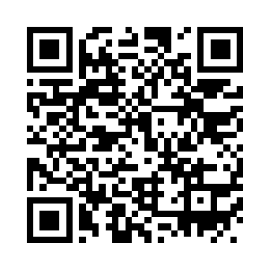 本来浮在半空中的拘魂牌咔嚓一声二维码生成