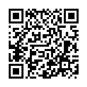 朱漆大门顶端悬着黑色金丝楠木匾额二维码生成