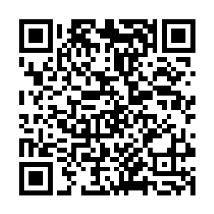 朱雪畅把早上出去买来的豆浆和油条摆在桌子上问道二维码生成