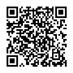 朱鸿明便和段全民一起在英雄食府隔壁的酒店开了一个房间二维码生成