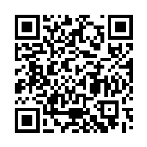 朴智妍一脸得意的笑容对着金在珉说着二维码生成