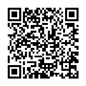 李军手中的匕首接二连三的被阿军的铁拳给挡了下来二维码生成