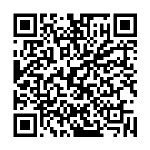 李川已经悄悄的将一把三棱刮刀从袖管中慢慢滑落到了手中二维码生成