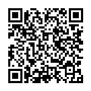 李川眯起眼睛看着这个悲剧的小混混正在恐吓一个小萝莉二维码生成