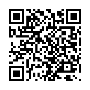 李律师拿出一支录音笔放在邵华的嘴巴下面二维码生成