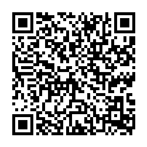 李承铭眯着眼睛看着眼前的这幢算不上多豪华却也绝不给人小家子气的大楼二维码生成