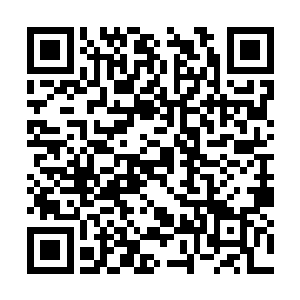 李毅抓起桌面上的一个文件夹・往丁雪松丢了过去二维码生成