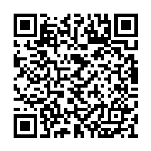 李毅看到有很多同学从教室里探头出来看向这边二维码生成