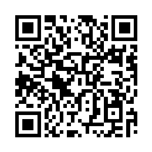 李洪涛随意的坐在一张澶木座椅之上二维码生成