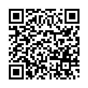 李瑶瑶得意洋洋地挑起一块浇了黑胡椒的牛排二维码生成