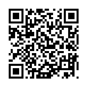 李甄妮竟然也随着师门来参加了这次拍卖会二维码生成