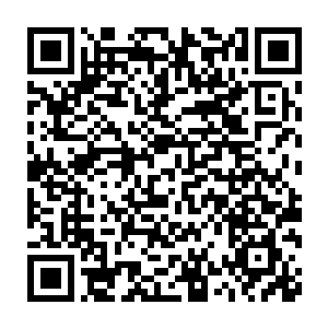 李神帝告辞出来门立刻施展飞行符咒跃上虚空朝着空间传送场飞去二维码生成