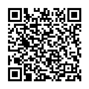 李耀又给自己和作者都采购了几件强韧的工作服二维码生成