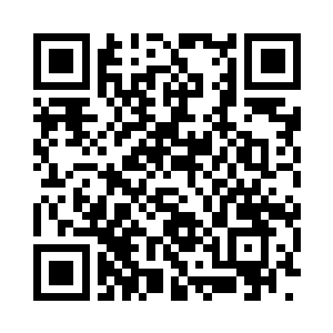 李耀双手抱着一挺比他大腿还粗的重型火器二维码生成