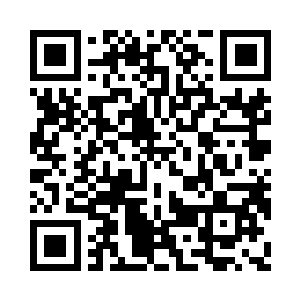 李耀带着两个小家伙通过舷梯登上甲板时二维码生成