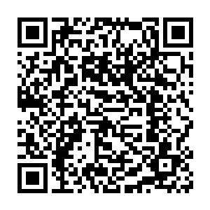 李耀把望远镜对准了鹤隐料理旁边二三十米处的一间奶茶和炸鸡铺子二维码生成