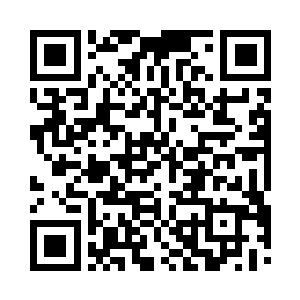 李耀身体两侧的多功能机械臂收纳仓完全敞开二维码生成