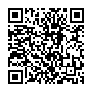 李金方立刻把手上的公文包放在了高扬身前的玻璃桌上打开了二维码生成