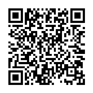 李锐也没有客气的就把高健请假的事情说了出来二维码生成