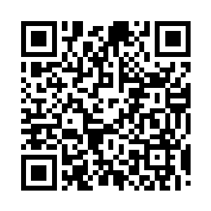 杜克接下看了眼上面用眉笔匆匆写下的数字二维码生成