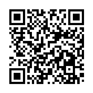 杜薇撒娇似的接过他脱下来的内袍二维码生成