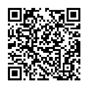 杜薇看了看那套满是黄金与镶嵌着各色宝石的头面二维码生成