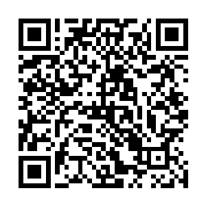 来到一座酒楼中梳洗了一番下楼随便点了一些小菜喝着小酒二维码生成