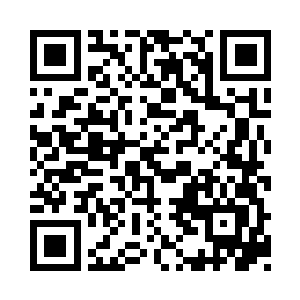 杨新春还专门拿了一个小本子记录电话内容二维码生成