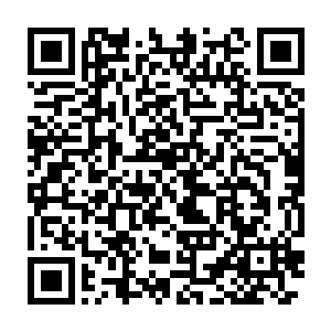 杨晓芸感觉身下这个色色的胖子那臭东西竟然挤入了自己的双腿之间二维码生成