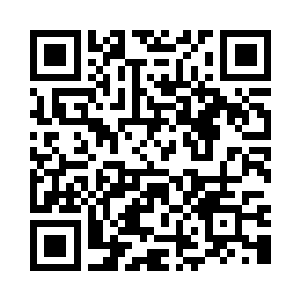 杨欣撅着嘴对着杨风和欧阳若兰询问二维码生成