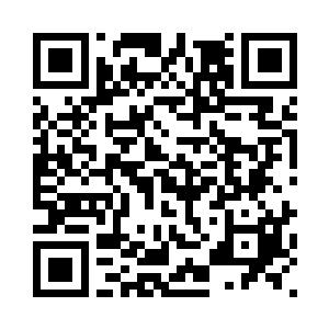 杨泰伸手去捡杨泰丢在地上的绷带二维码生成