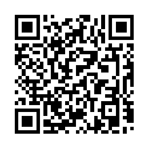 杨洛展开双臂把王彤紧紧搂在怀里二维码生成