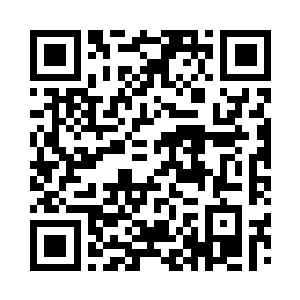 杨洛拿着望远镜看着流动哨行走的路线二维码生成
