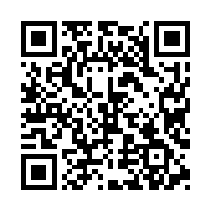杨浩看到了他要找的黑色丰田开进小区二维码生成