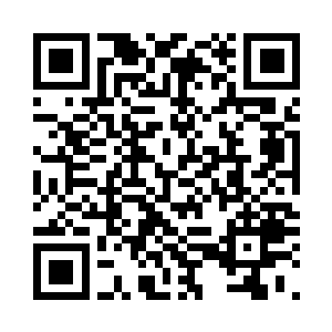 杰弗森乘坐私人飞机前往洛杉矶参加二维码生成